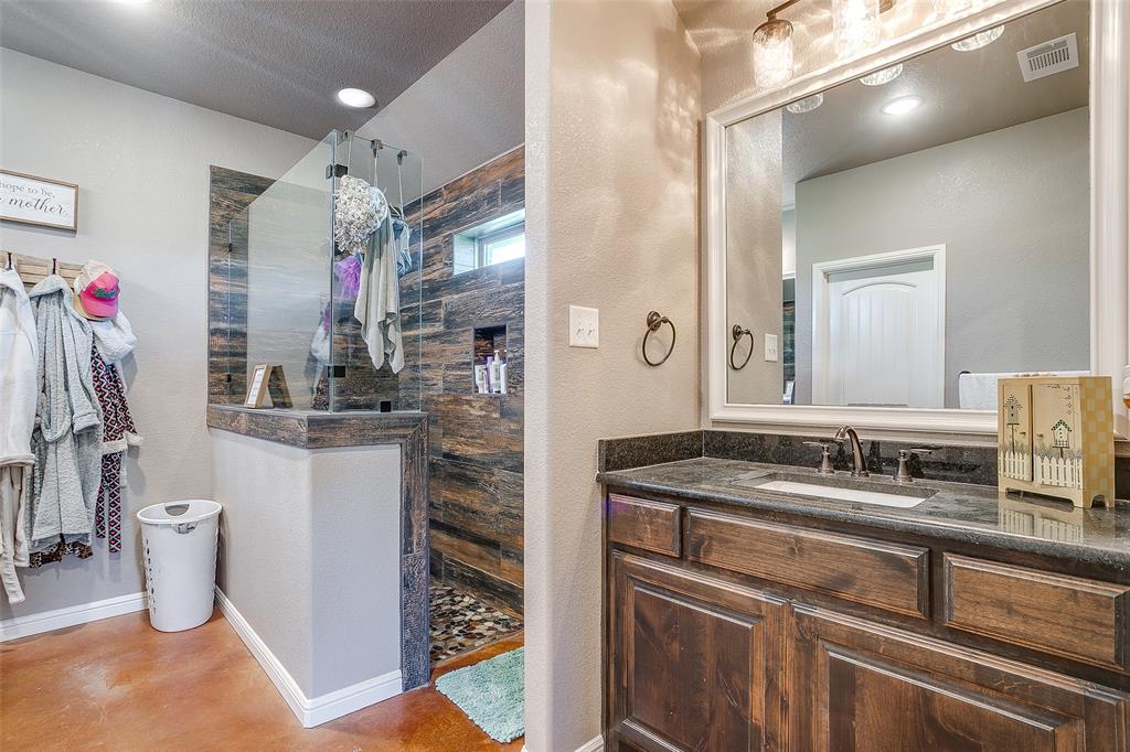 1028 Hope Court Boyd, TX 76023 - Photo 27 of 40 a bathroom with a sink and a mirror