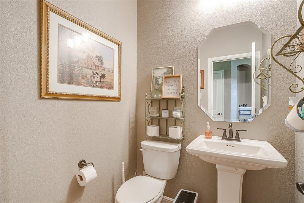 1028 Hope Court Boyd, TX 76023 - Photo 33 of 40 a bathroom with a toilet a sink and mirror