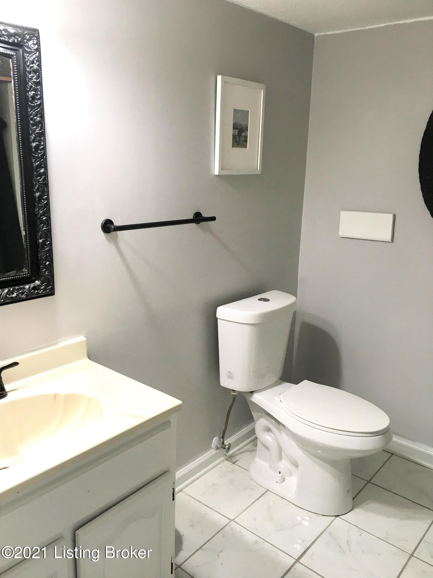 10107 St Rene Road Louisville, KY 40299 - Photo 14 of 24 Full Bath