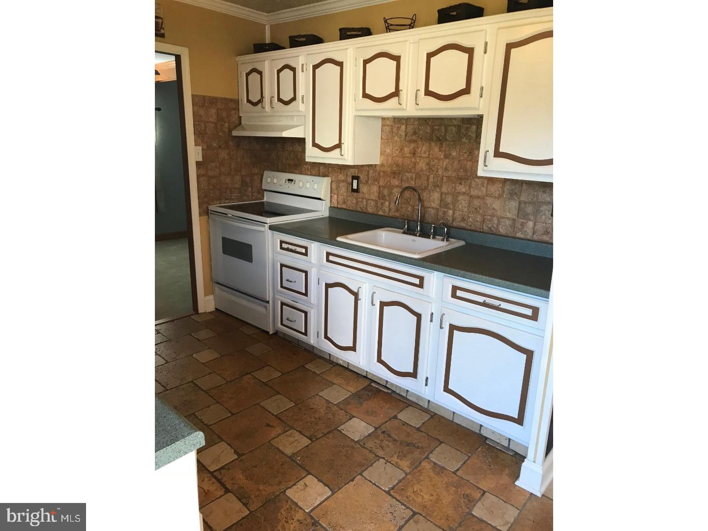820 Chatham Road Fairless Hills, PA 19030 - Photo 5 of 14 Kitchen