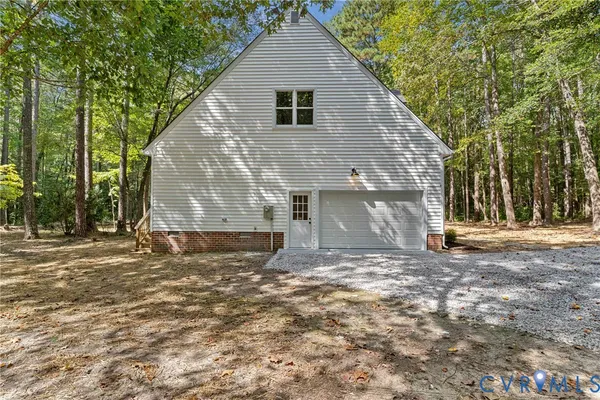 a view of a house with backyard and trees