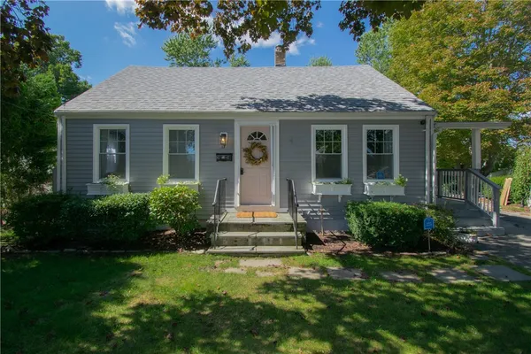 $3,950 | 17 Rosedale Court, Middletown, RI 02842