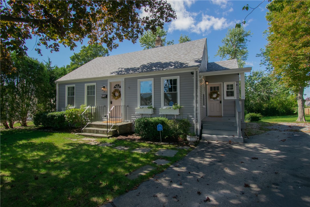17 Rosedale Court Middletown, RI 02842 - Photo 2 of 40 Exterior