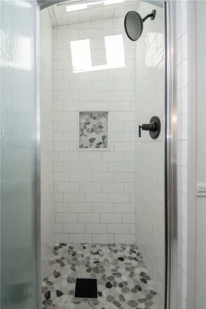 $3,950 | 17 Rosedale Court, Middletown, RI 02842