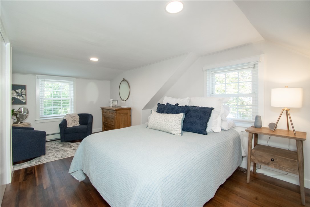 17 Rosedale Court Middletown, RI 02842 - Photo 27 of 40 Second Floor Queen
