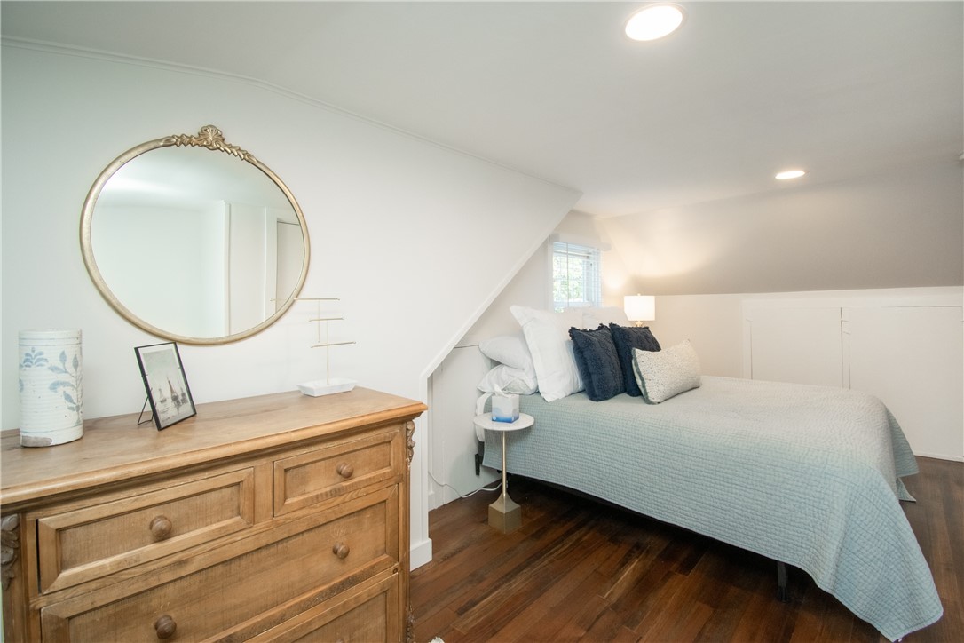 17 Rosedale Court Middletown, RI 02842 - Photo 29 of 40 Second Floor Queen