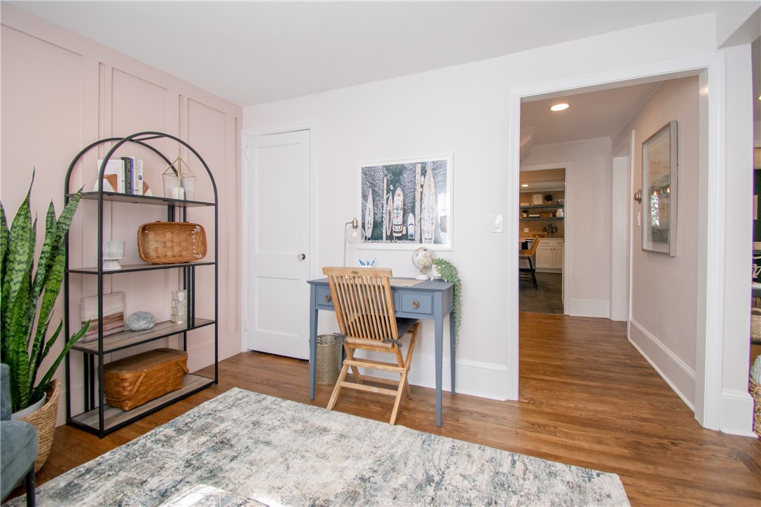 17 Rosedale Court Middletown, RI 02842 - Photo 6 of 40 Living Room