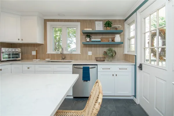 $3,950 | 17 Rosedale Court, Middletown, RI 02842