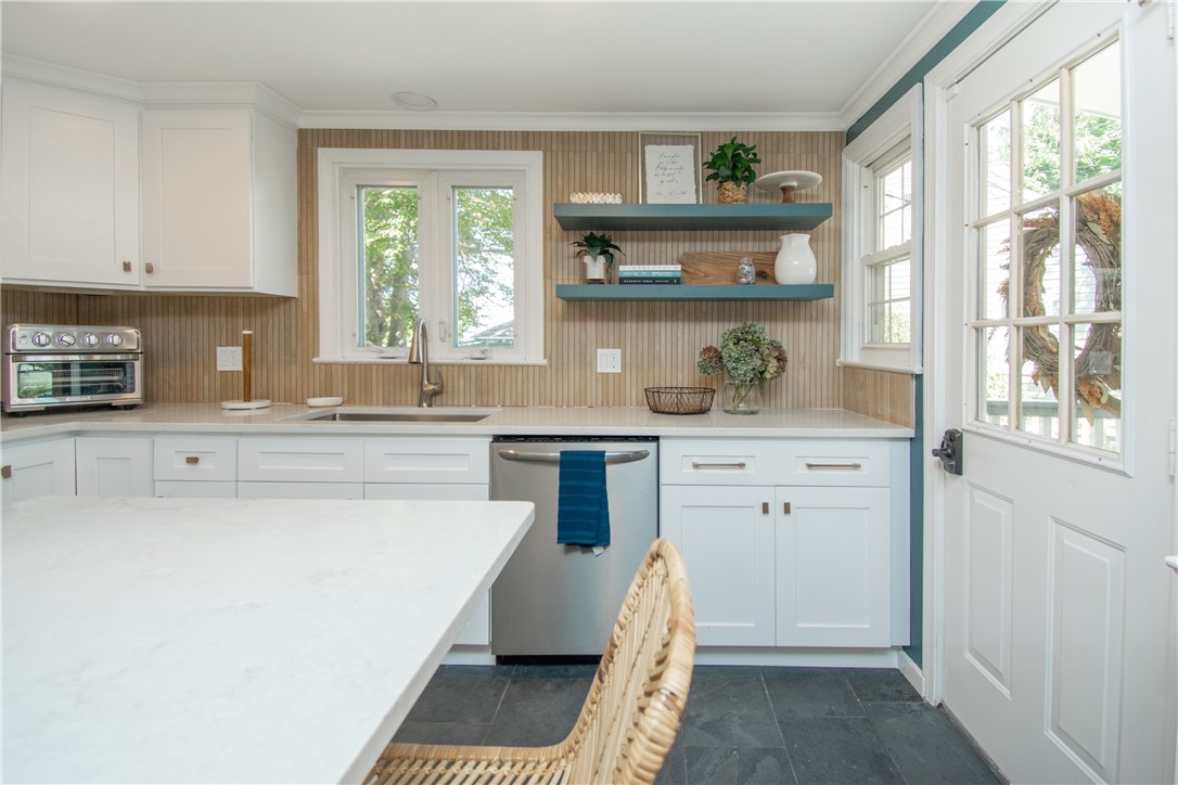 17 Rosedale Court Middletown, RI 02842 - Photo 8 of 40 Kitchen