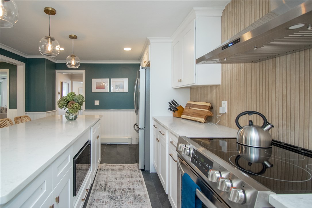 17 Rosedale Court Middletown, RI 02842 - Photo 10 of 40 Kitchen