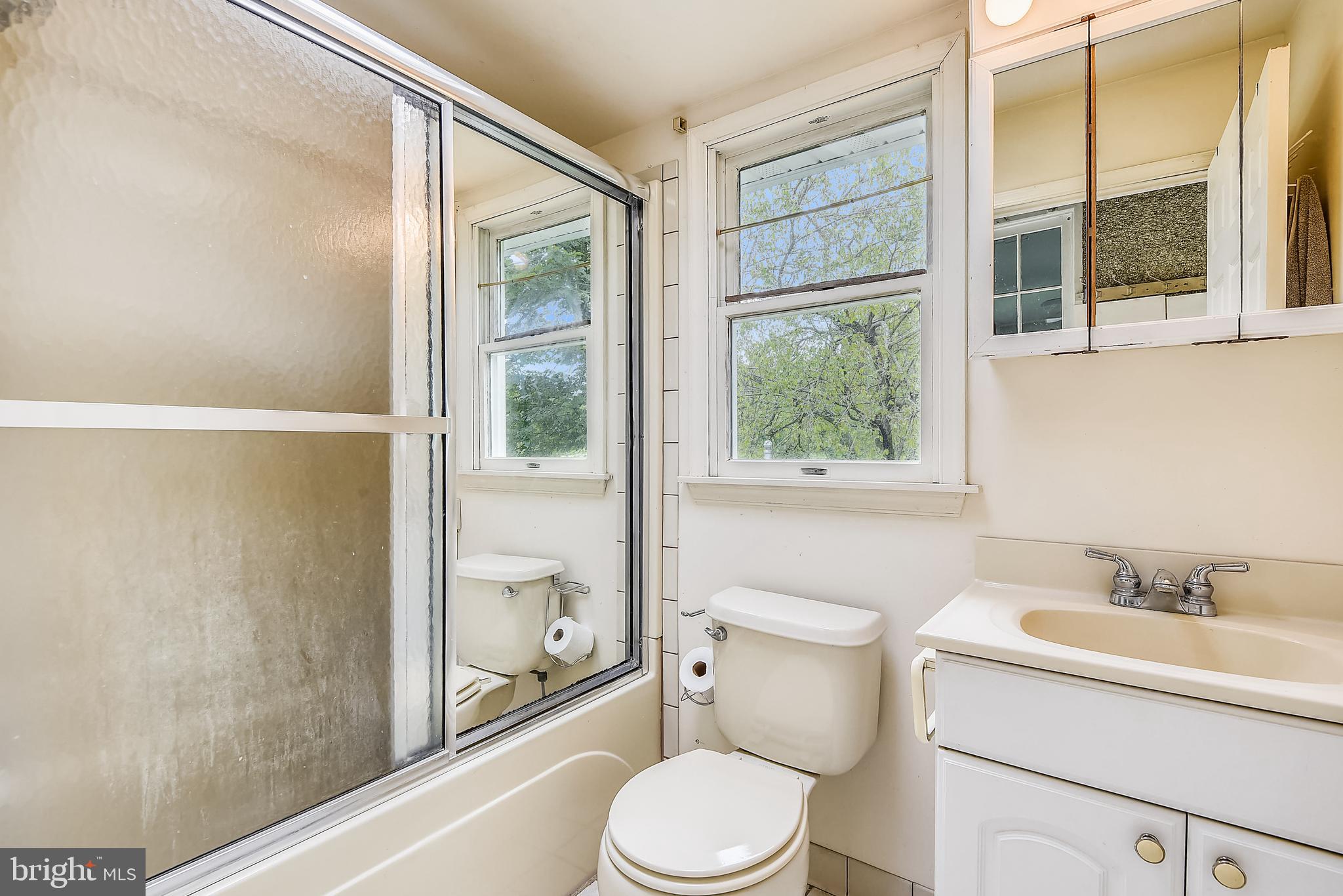 502 Ferry Point Road Annapolis, MD 21403 - Photo 22 of 28 1st floor bath