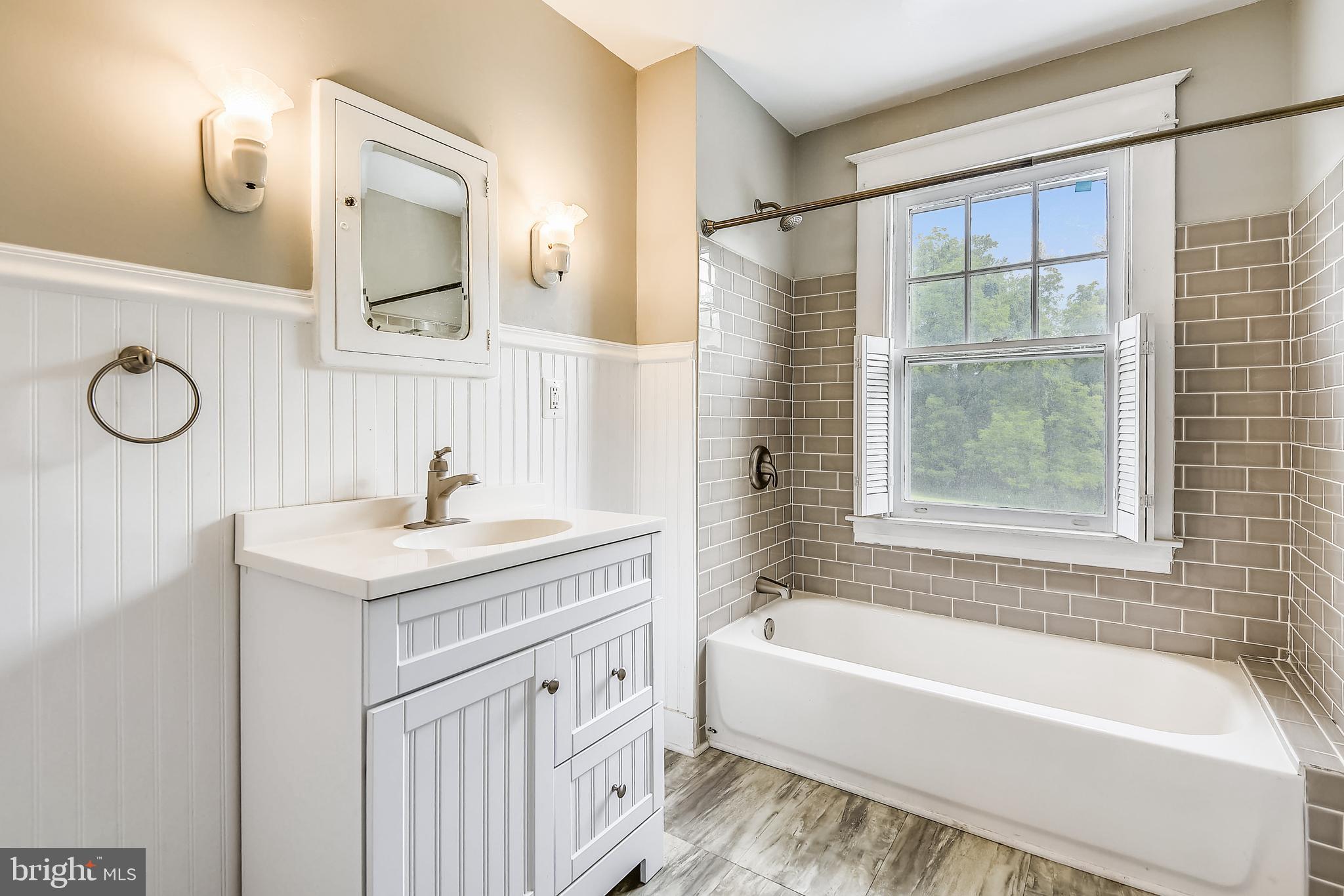 502 Ferry Point Road Annapolis, MD 21403 - Photo 27 of 28 Second floor bath