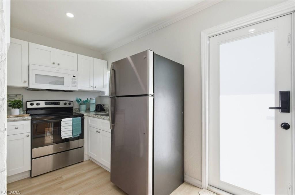 2147 Washington Avenue, Unit B Naples, FL 34112 - Photo 8 of 35