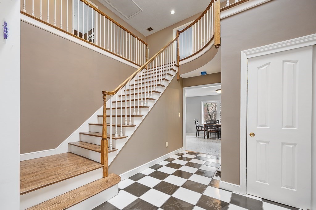40 Country Road Holliston, MA 01746 - Photo 5 of 37 Gallery Image 5