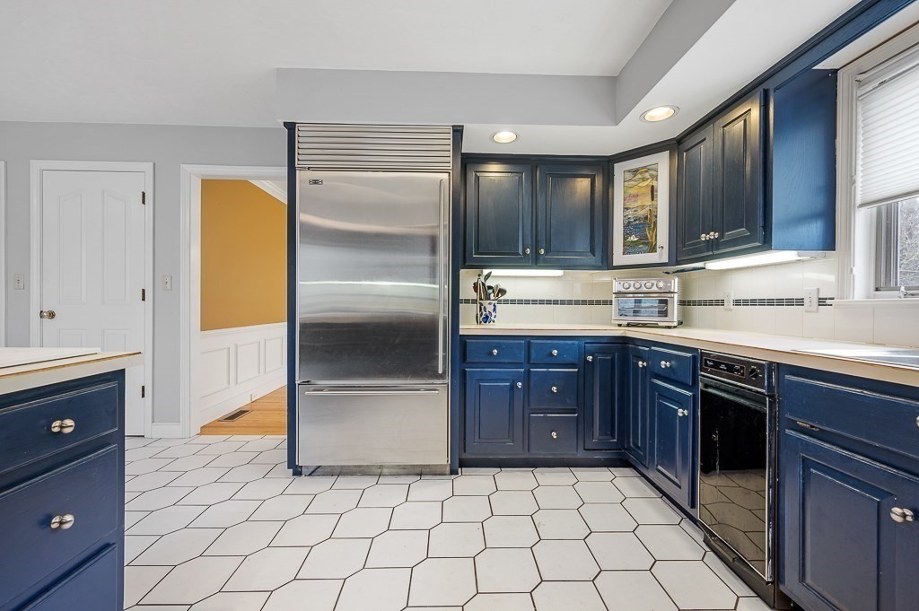 40 Country Road Holliston, MA 01746 - Photo 10 of 37 Gallery Image 10