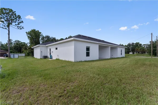 $1,800 | 700 Broadway Avenue, Lehigh Acres, FL 33972