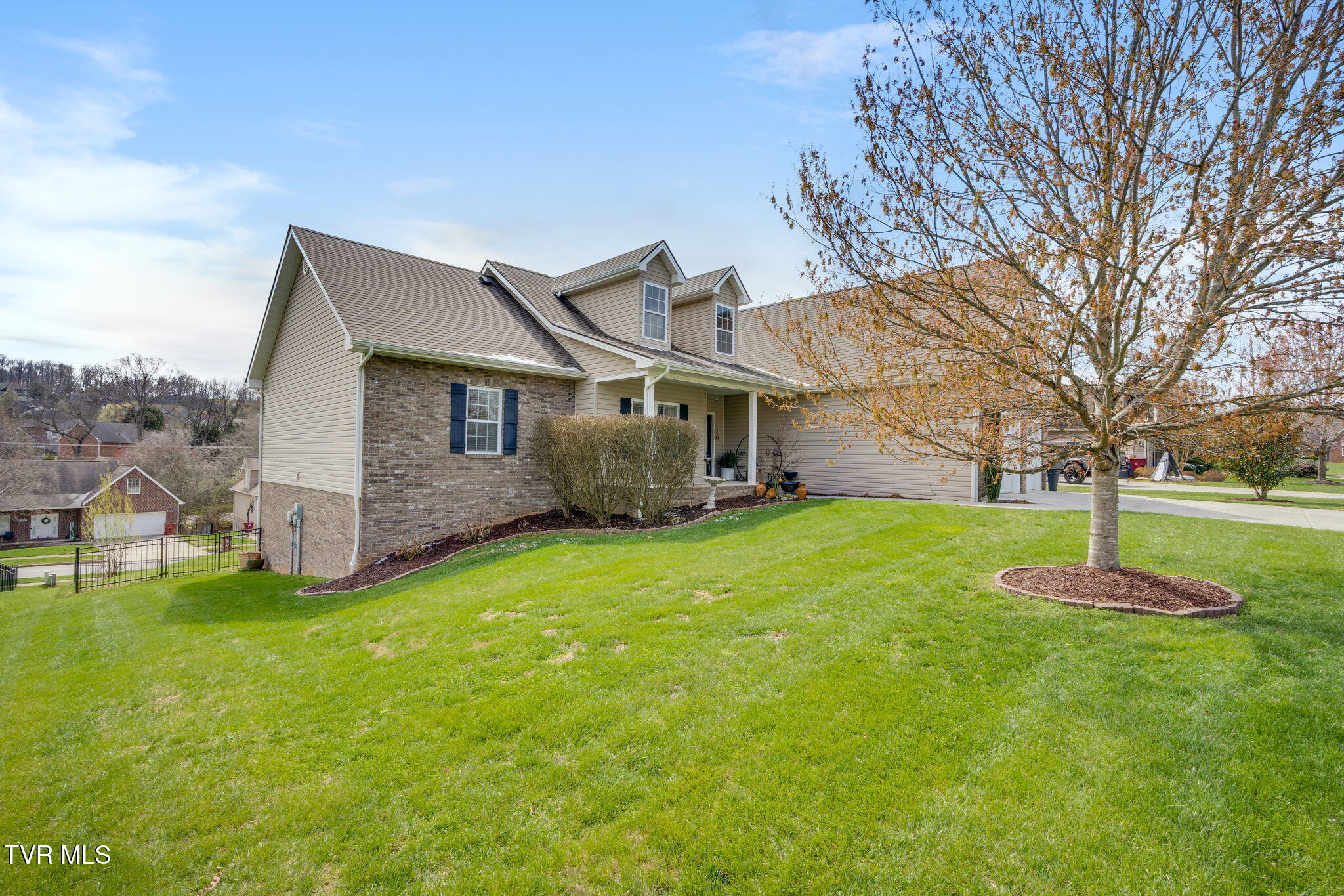 121 Springwinds Loop Johnson City, TN 37601 - Photo 3 of 72 002