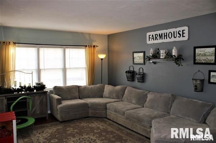 2619 South 8th Street Springfield, IL 62703 - Photo 2 of 18