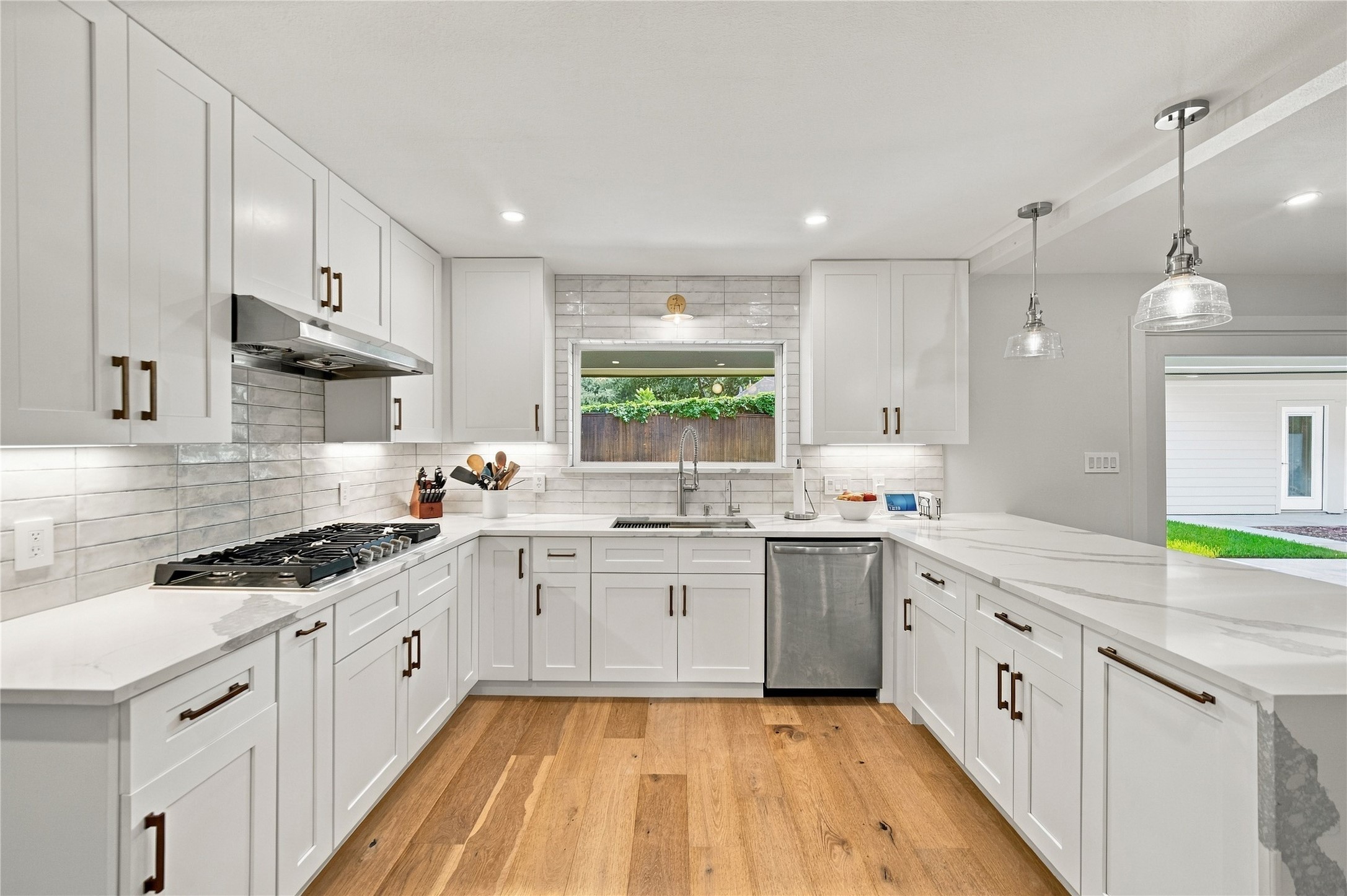10823 Chimney Rock Road Houston, TX 77096 - Photo 14 of 40 Gallery Image 14