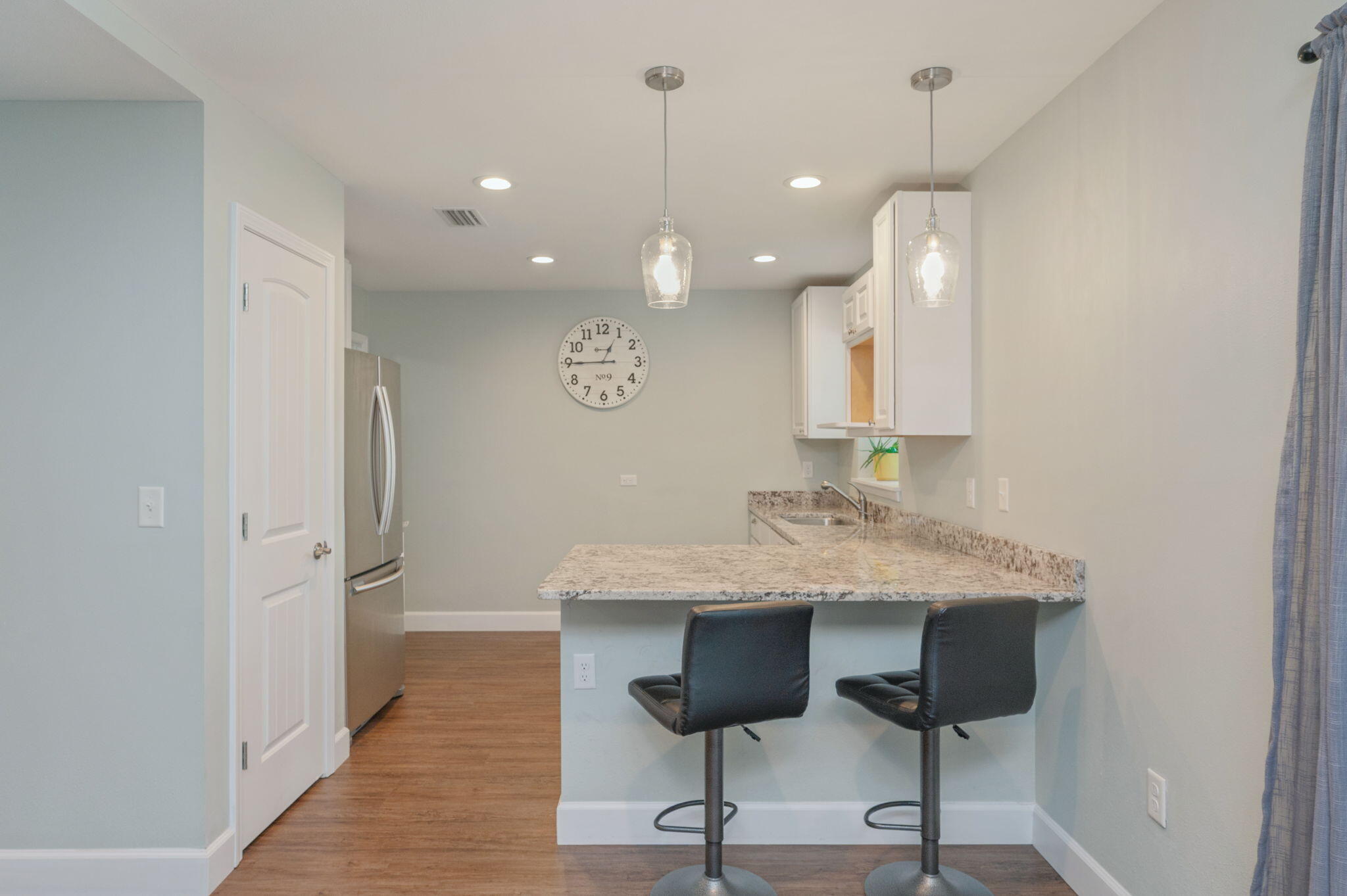 1674 19th Street Niceville, FL 32578 - Photo 29 of 48 Kitchenette Breakfast Bar