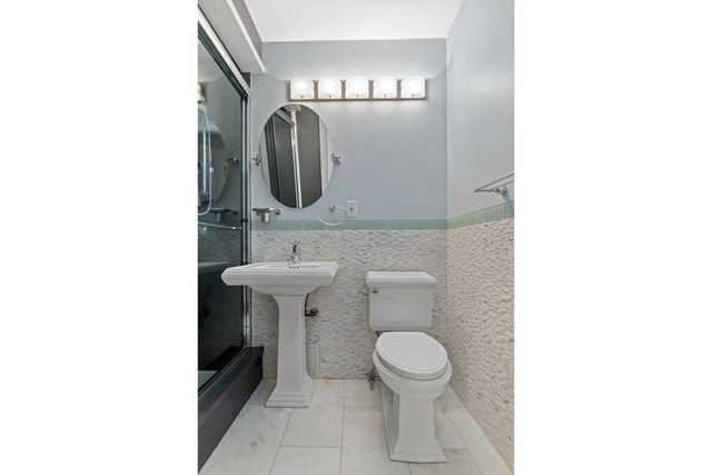 $1,280,000 | 65 East India Row, Unit 33G, Boston, MA 02110