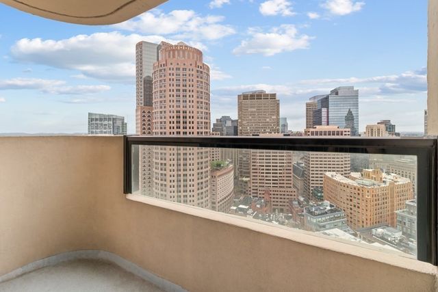 $1,280,000 | 65 East India Row, Unit 33G, Boston, MA 02110