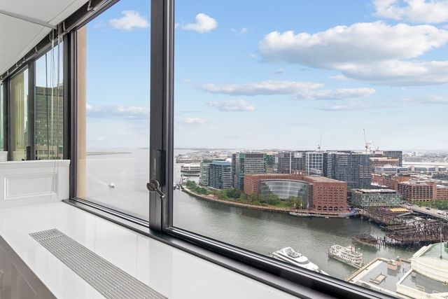 $1,280,000 | 65 East India Row, Unit 33G, Boston, MA 02110