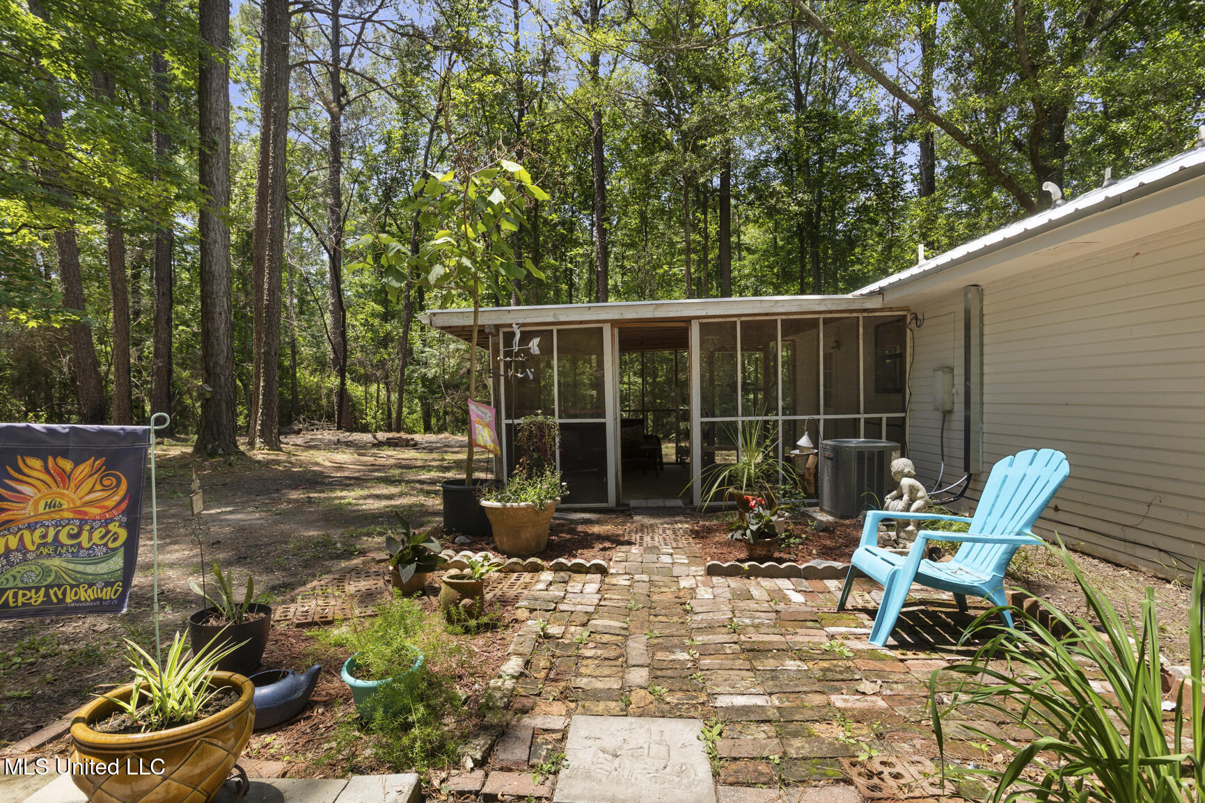 156 Country Estates Road Florence, MS 39073 - Photo 5 of 22 156 Country Estates Rd-20