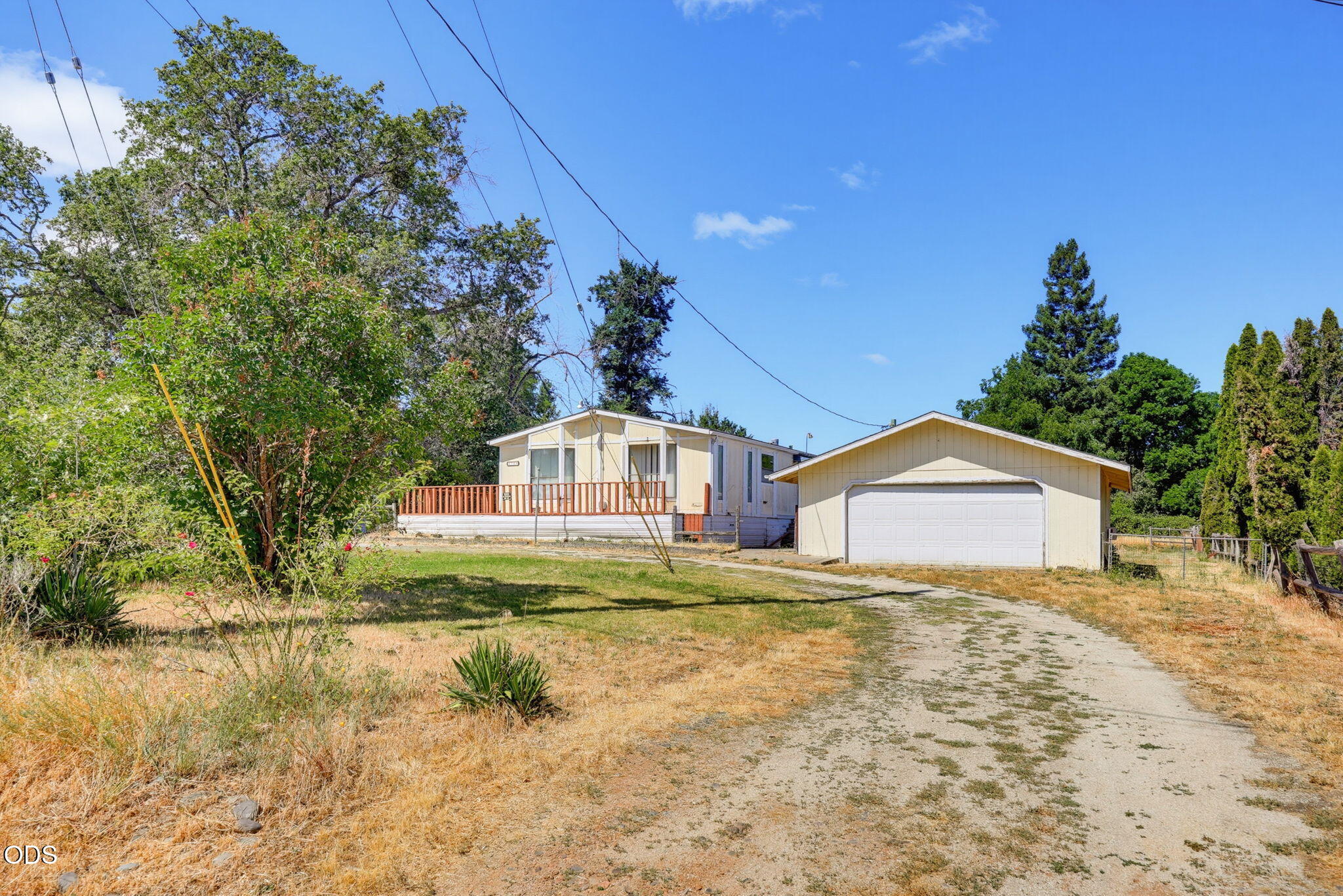 1344 Dowell Road Grants Pass, OR 97527 - Photo 2 of 34