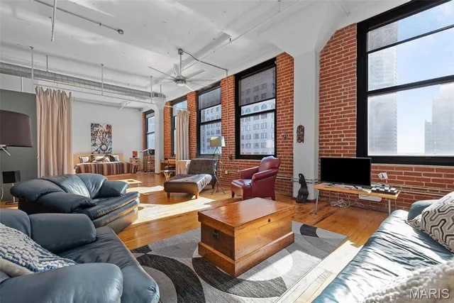 $179,000 | 1010 St Charles Street, Unit 904, St. Louis, MO 63101