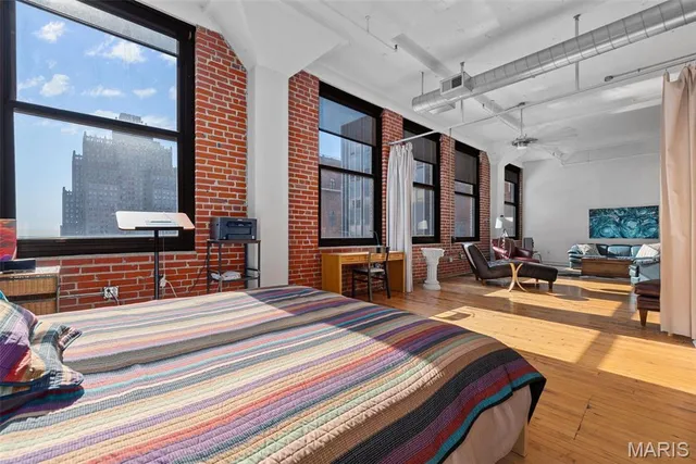 $179,000 | 1010 St Charles Street, Unit 904, St. Louis, MO 63101