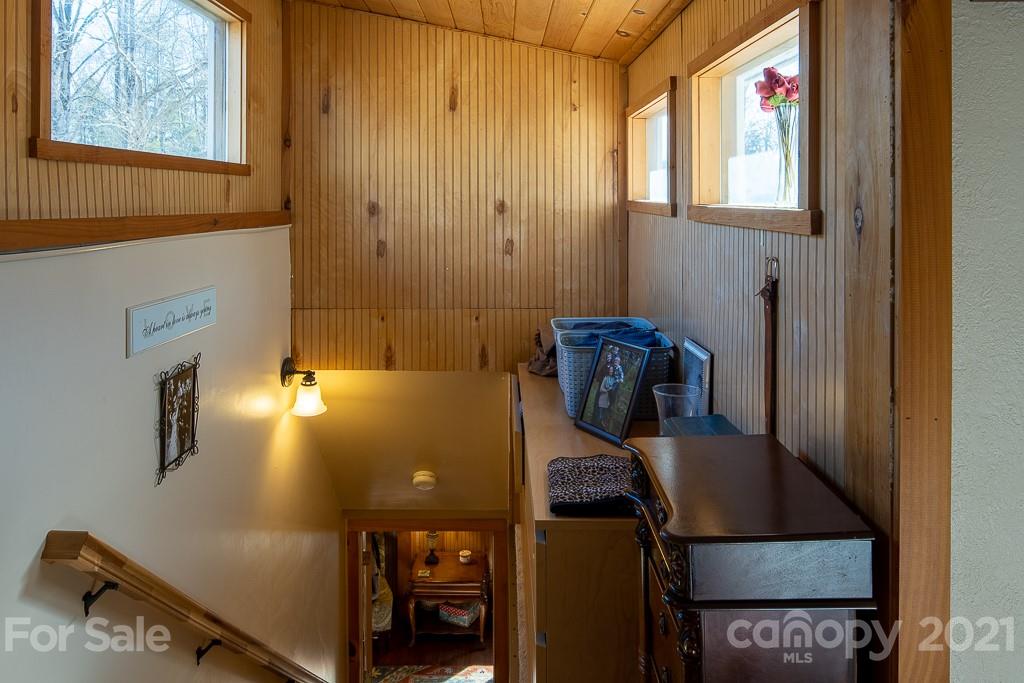 1321 Orchard Road Deep Gap, NC 28618 - Photo 29 of 40 a bathroom with a tub