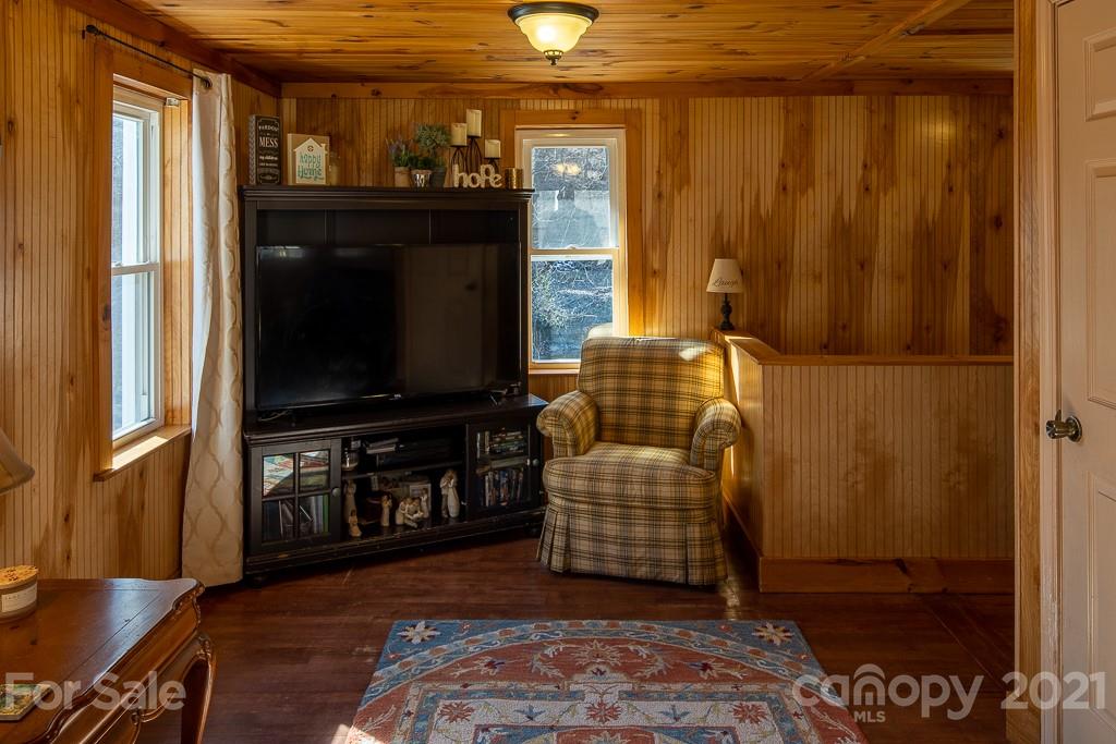 1321 Orchard Road Deep Gap, NC 28618 - Photo 5 of 40 a living room with furniture and a flat screen tv