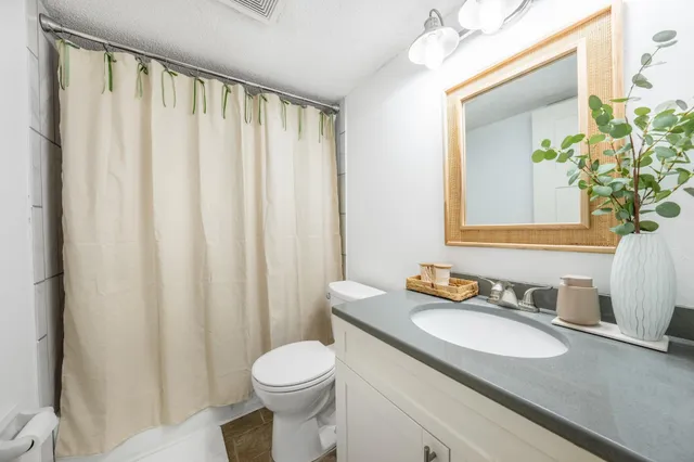 $159,900 | 4371 Wilshire Boulevard, Unit B203, Mound, MN 55364