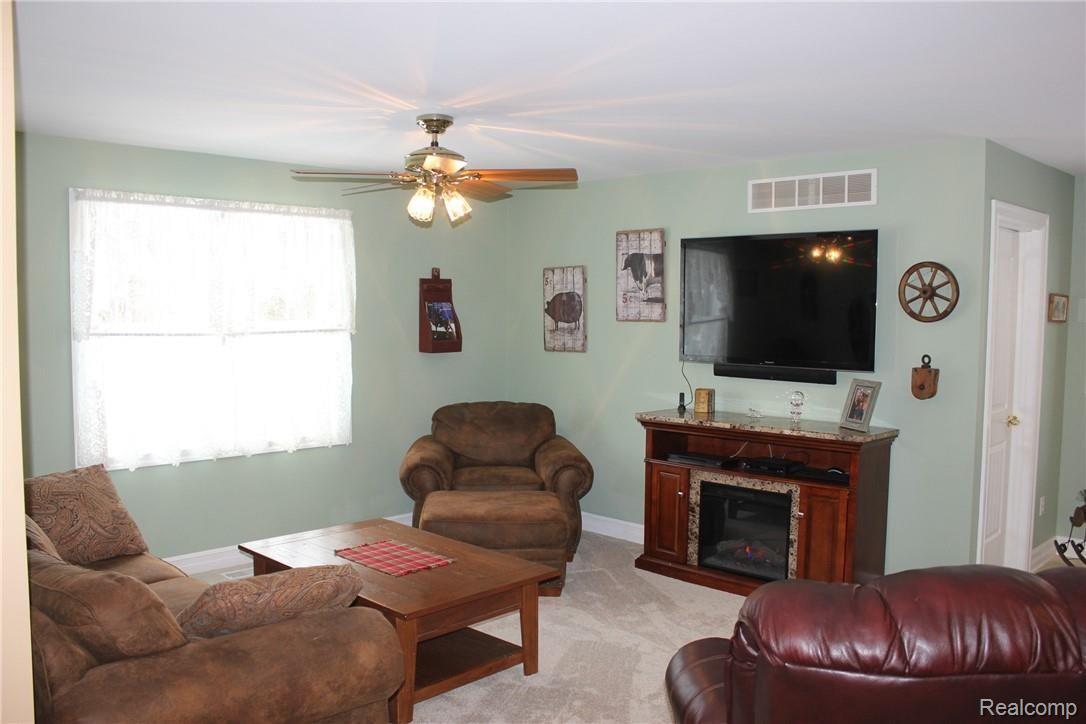 12187 Kipp Road Goodrich, MI 48438 - Photo 7 of 93 IMG_3705.JPG