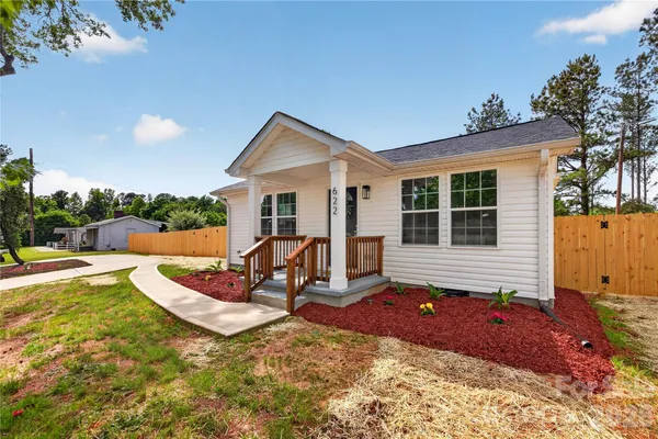 $343,000 | 622 West Catawba Avenue, Mount Holly, NC 28120