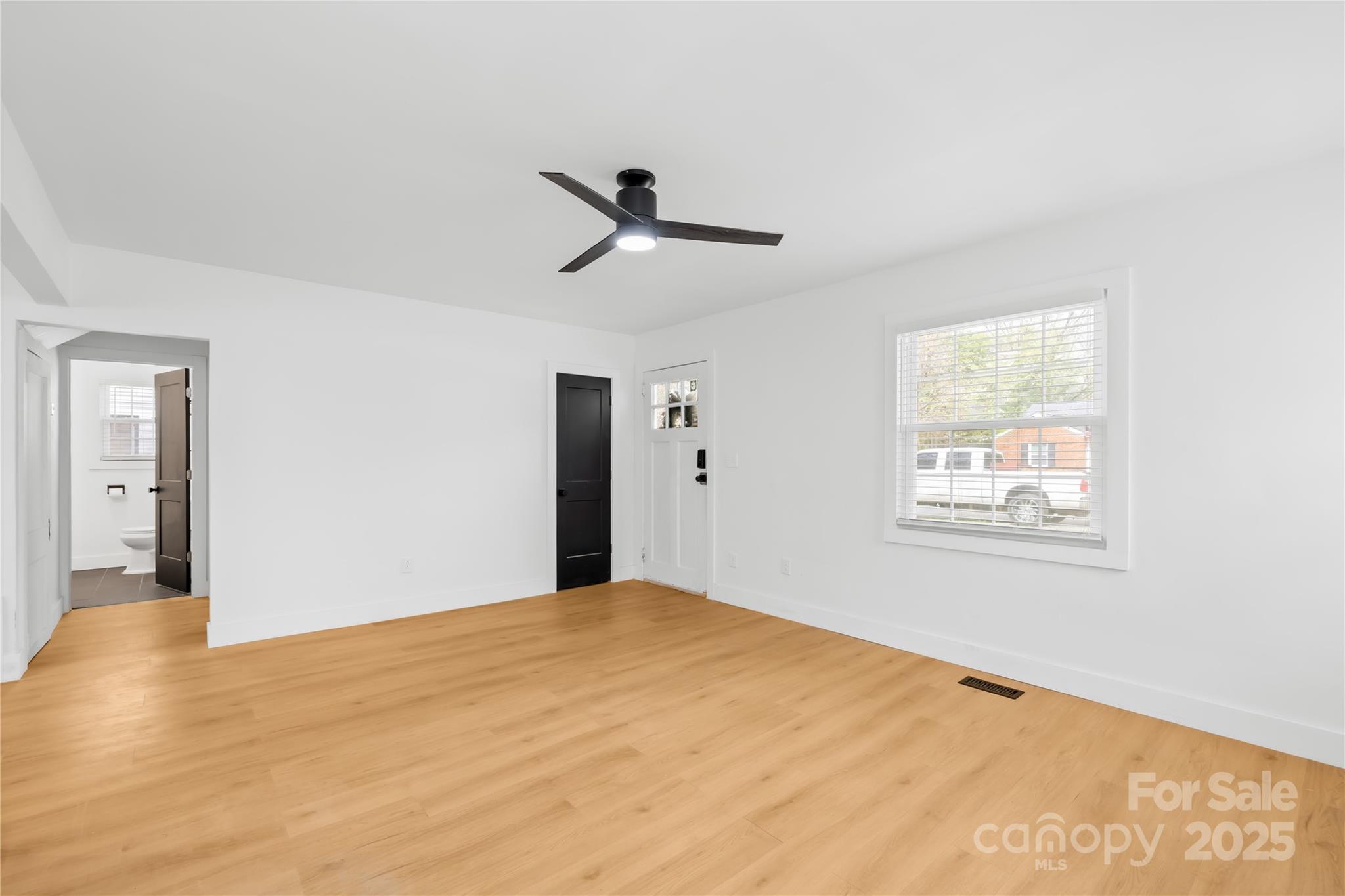 1409 Effingham Road Charlotte, NC 28208 - Photo 5 of 21 Gallery Image 5