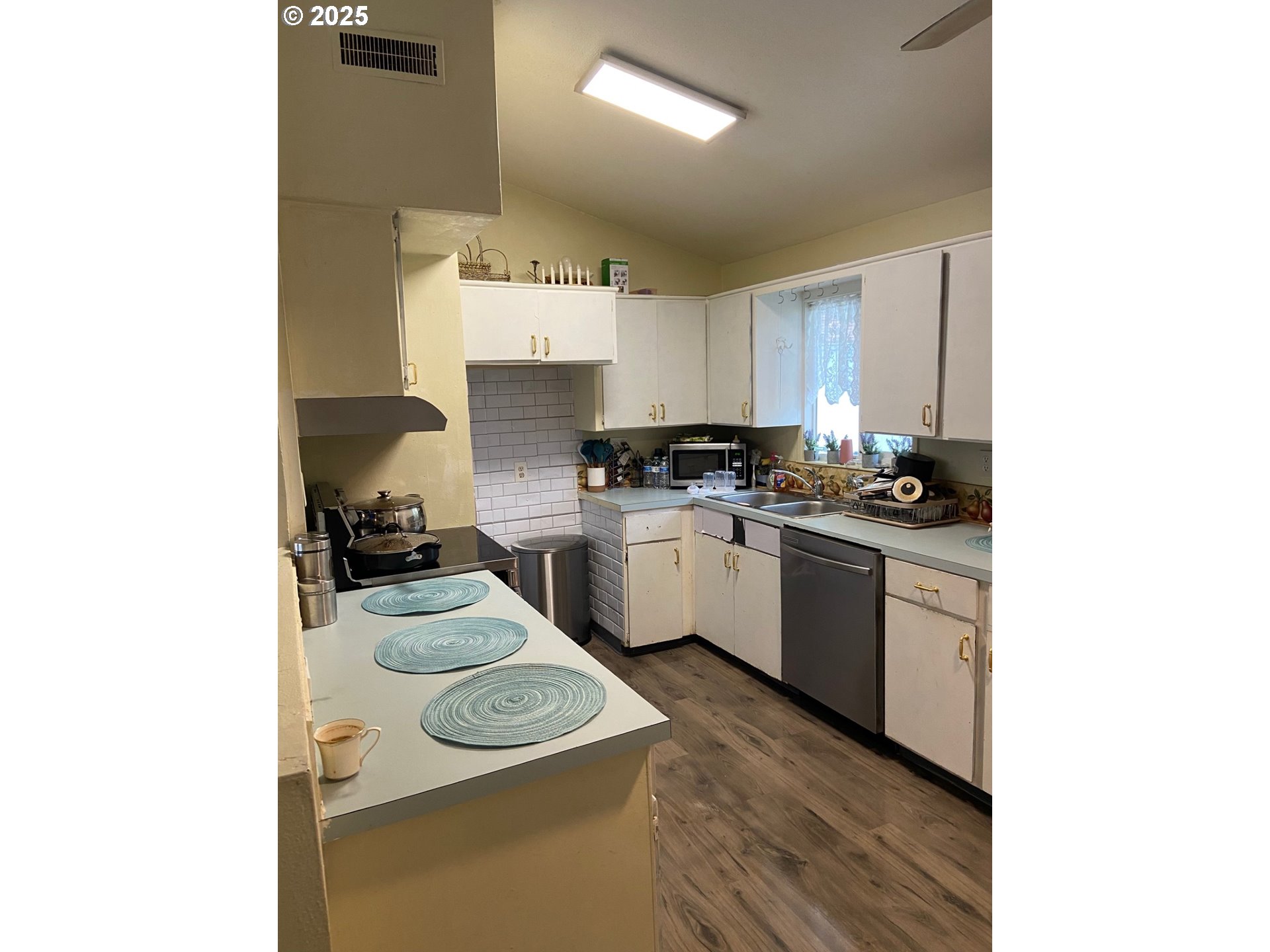 14407 Southeast Stephens Street Portland, OR 97233 - Photo 5 of 20