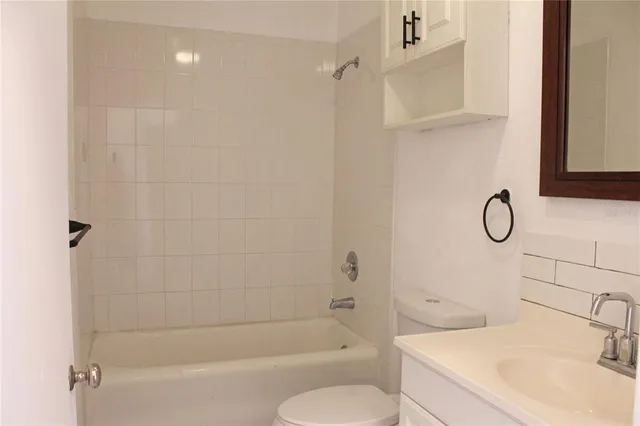 $2,000 | 1718 East Elm Road, Lakeland, FL 33801