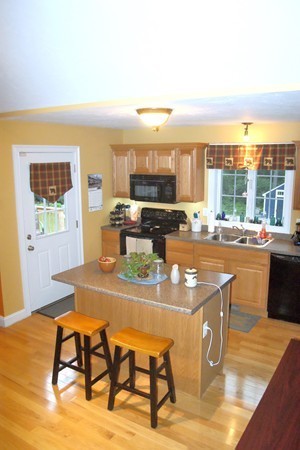 244 Charlton Road Spencer, MA 01562 - Photo 9 of 27 Gallery Image 9