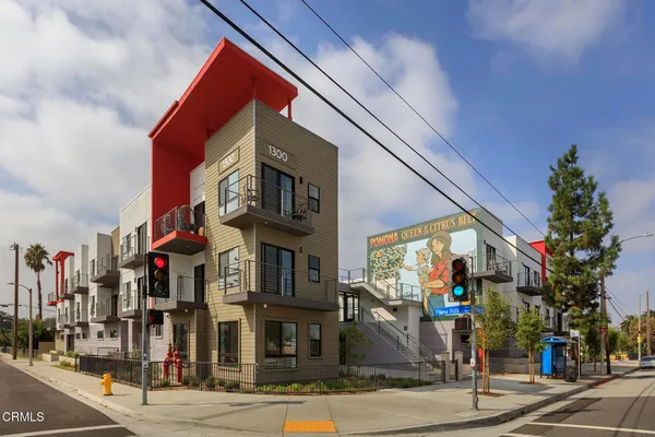 $2,150 | 1300 West Mission Boulevard, Unit 314, Pomona, CA 91766