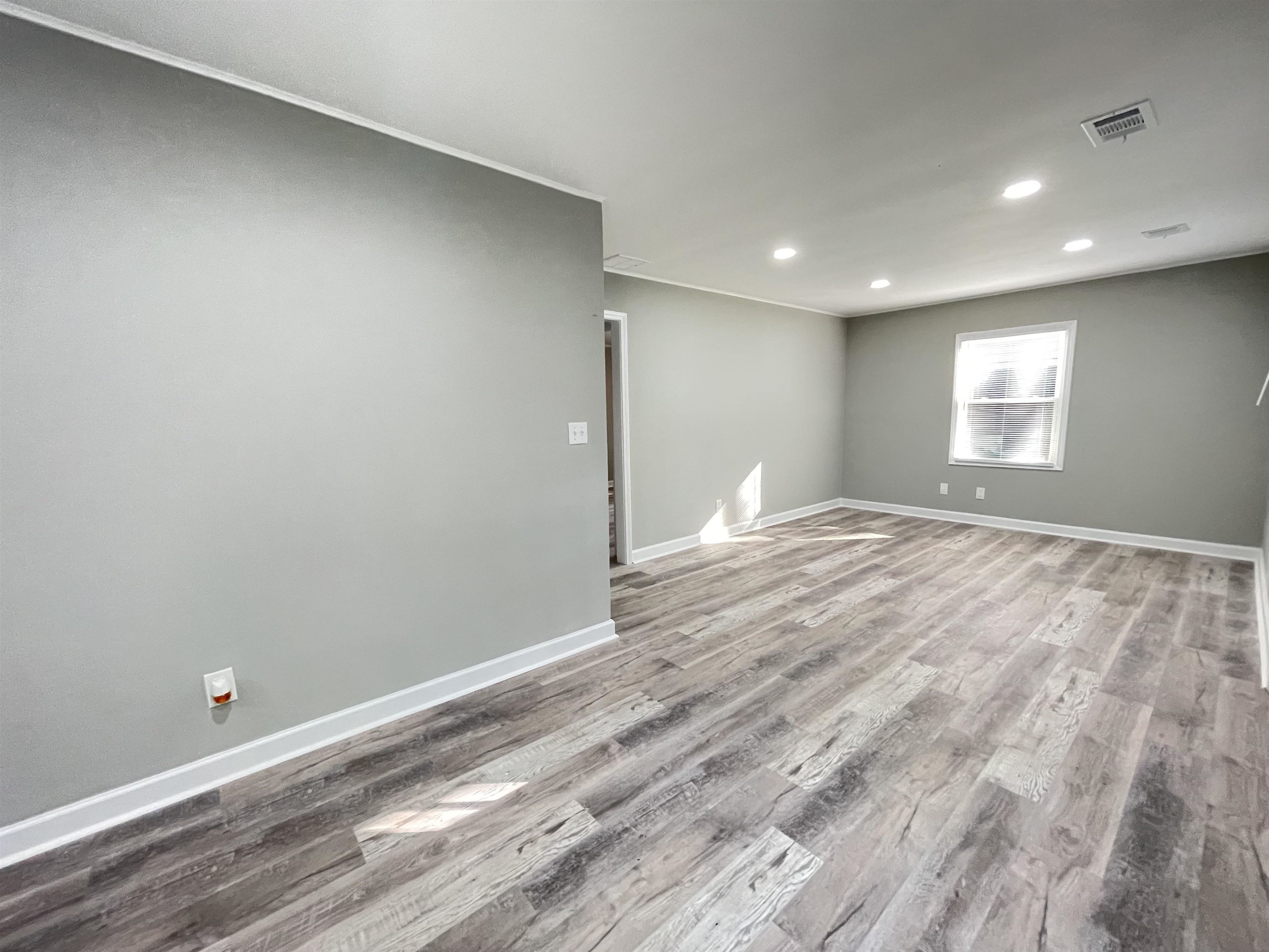 4409 Boyce Road Memphis, TN 38117 - Photo 3 of 25 a view of room and window