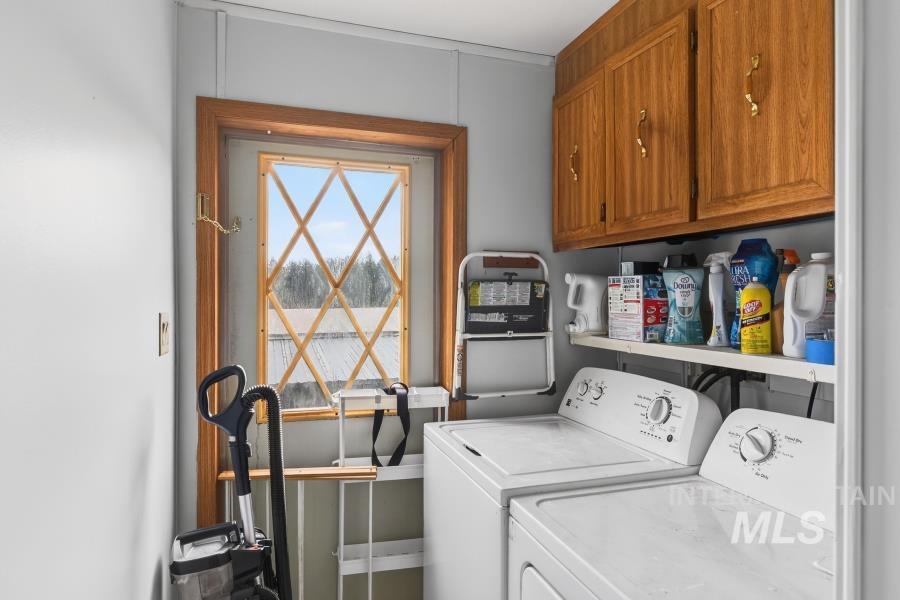 609 North Almon Street, Unit 3024 Moscow, ID 83843 - Photo 9 of 17 Laundry room with cabinet space and separate washer and dryer