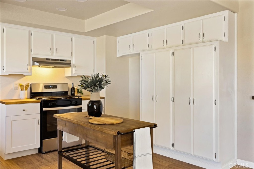 6998 Kingsbury Road Templeton, CA 93465 - Photo 11 of 57 Lots of storage space