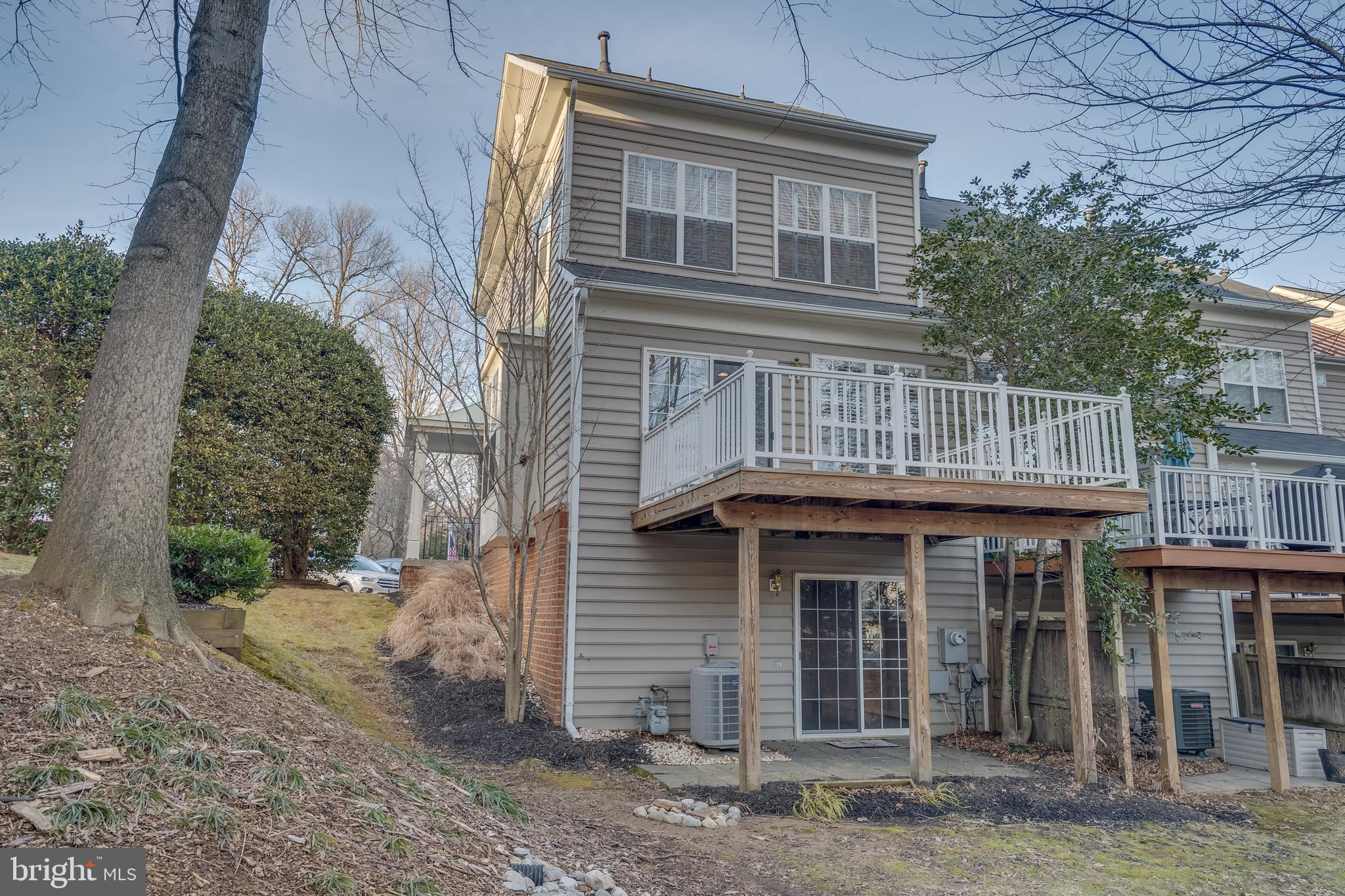 11439 Heritage Commons Way Reston, VA 20194 - Photo 38 of 38 Exterior Rear View