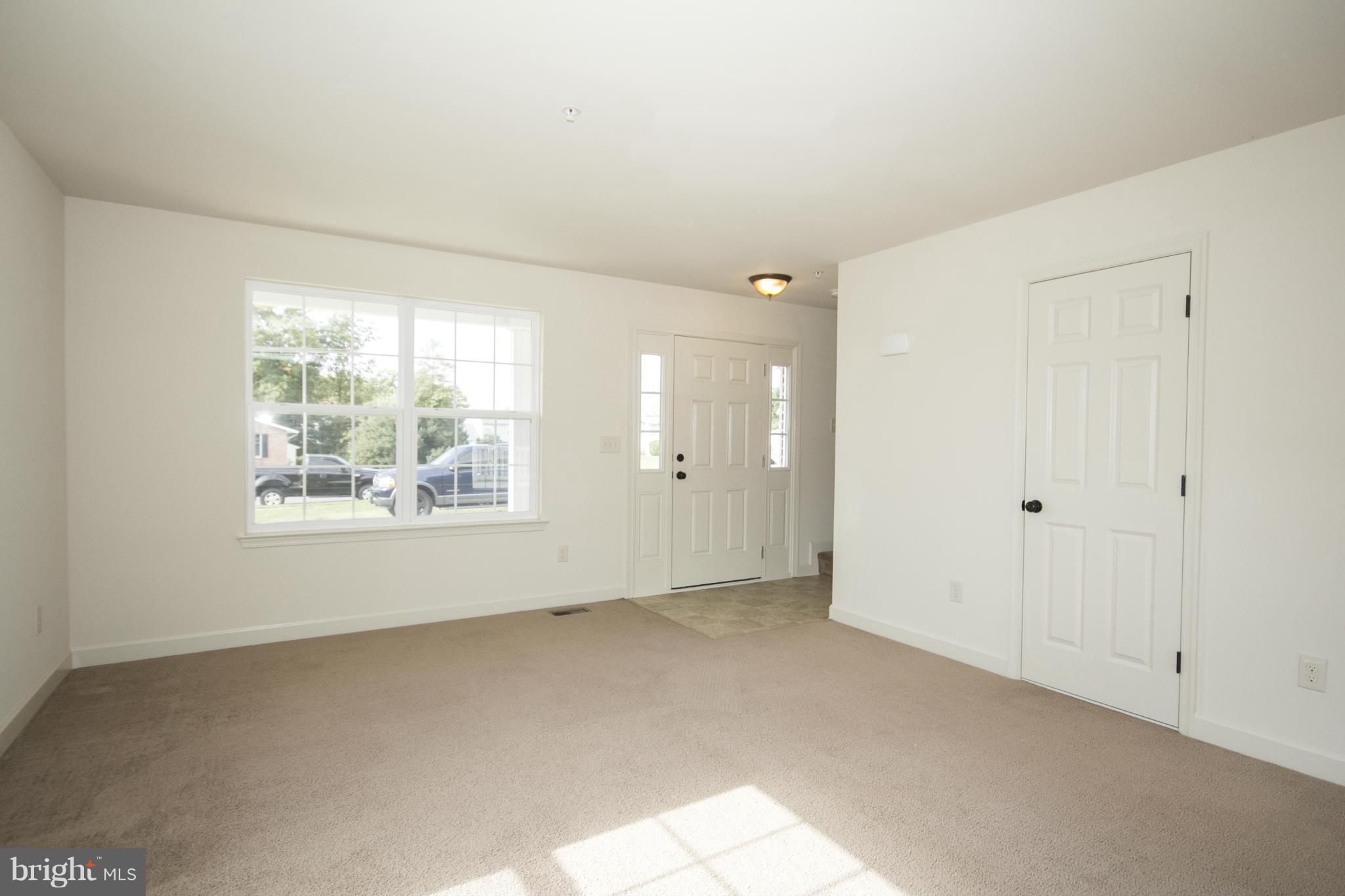 1009 Wampler Road Baltimore, MD 21220 - Photo 2 of 14 Living Room
