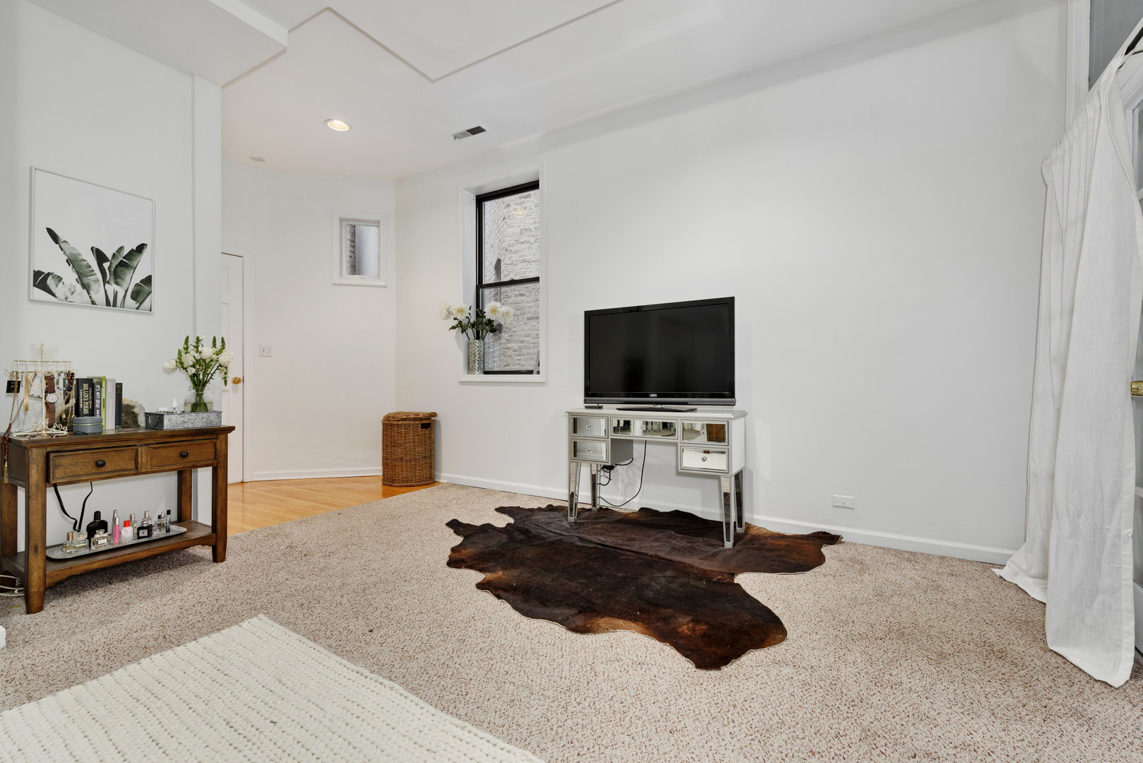 15 East Division Street, Unit 2W Chicago, IL 60611 - Photo 14 of 20 a room with a bed and a flat screen tv