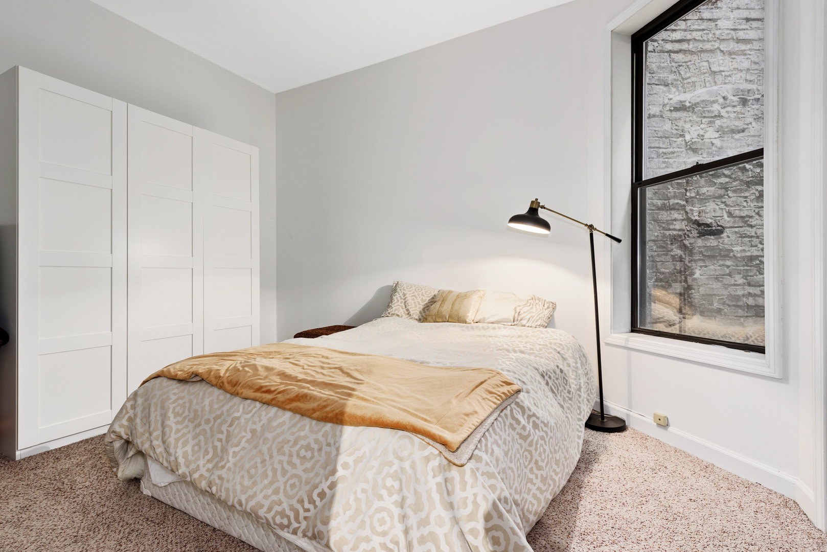 15 East Division Street, Unit 2W Chicago, IL 60611 - Photo 16 of 20 a bedroom with a bed and a window