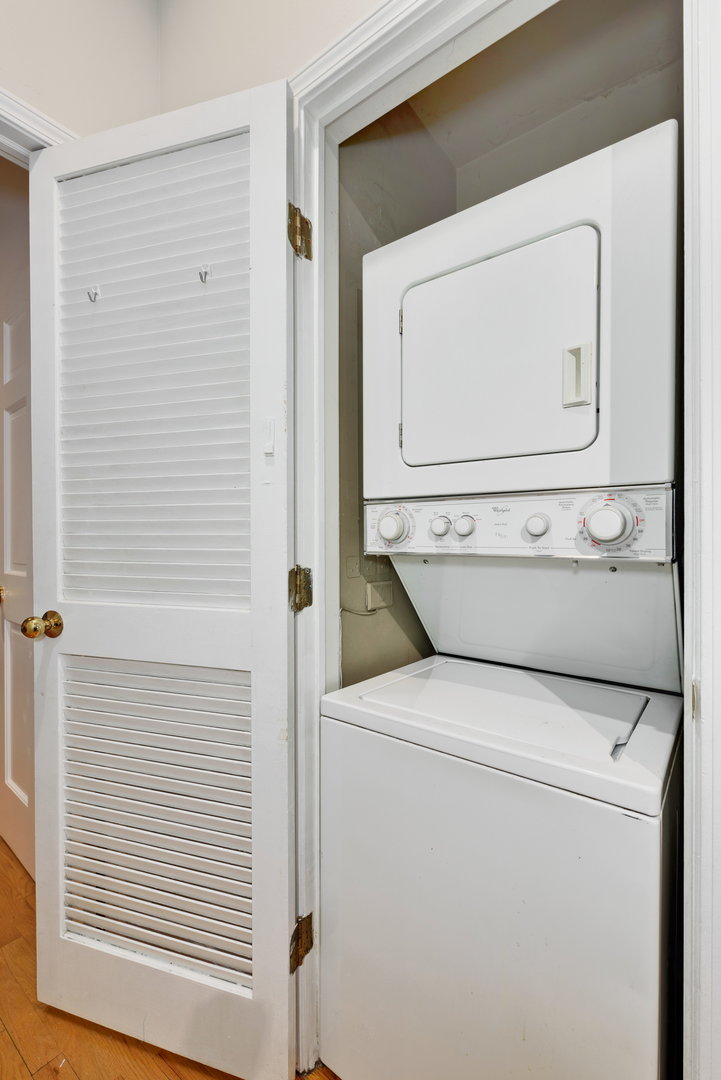 15 East Division Street, Unit 2W Chicago, IL 60611 - Photo 18 of 20 a utility room with dryer and washer