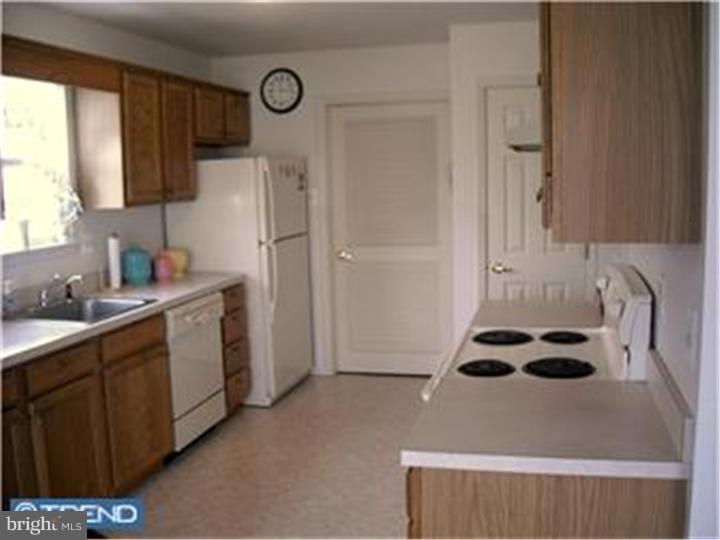 429 Country Way Mickleton, NJ 08056 - Photo 8 of 17 Kitchen
